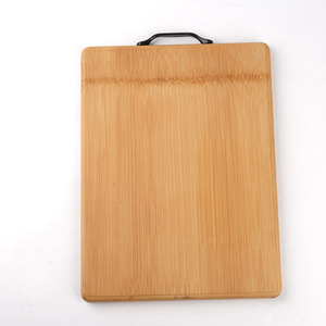 Planche à découper en bambou 42x30x2cm rectangulaire avec poignée pour usage en cuisine - Product Image 1