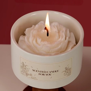 เทียนหอมกลิ่นอโรมาเธอราพี รูปทรงแก้วไวน์ ดีไซน์ดอกไม้ 3 มิติ แบรนด์ <span class=keywords><strong>RURU</strong></span> รุ่นโมเดิร์น เอเลแกนท์  ทำจากขี้ผึ้งถั่วเหลือง บรรจุในขวดแก้ว งานแฮนด์เมด เหมาะสำหรับเทศกาลคริสต์มาส - Product Image 5