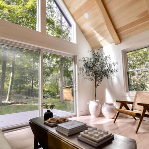 Maison triangulaire moderne préfabriquée en bois et acier, étanche, à énergie solaire, résistante au feu et écologique pour villa et hôtel - Product Image 5