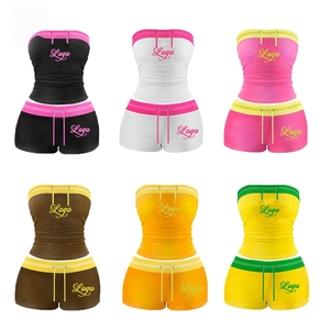 Completo Estivo da Donna Due Pezzi: Top Corto e Pantaloncini con Striscia Laterale e Coulisse, Tuta Sportiva Streetwear con Logo Personalizzato - Product Image 4