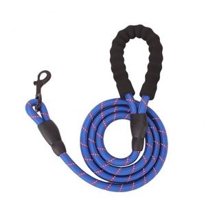 Échantillon gratuit : laisse pour chien robuste de 5 pieds avec poignée rembourrée confortable et fils hautement réfléchissants pour chiens de petite, moyenne et grande taille - Product Image 6