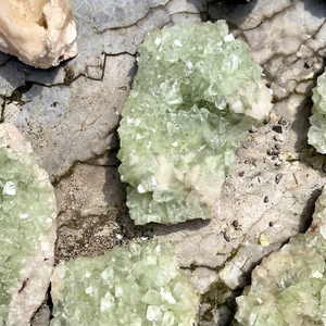 Cristal d'apophyllite naturel, spécimen minéral, cristal poli, décoration de grotte cristalline pour la décoration de la maison - Product Image 1