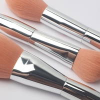 9 pièces de correcteur de maquillage de luxe personnalisé, végétalien, sans cruauté, avec manche en plastique argenté brillant et poils synthétiques roses, pour marque privée, avec finition brillante