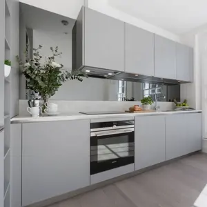 Modern küçük mutfak ile beyaz lake kulpludurlar özel MDF kapı mutfak kabin setleri çin yapılan