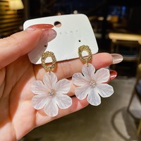 Boucles d'oreilles pendantes transparentes blanches en forme de fleur pour femmes, mode printemps-été, zircon plaqué or, boucles d'oreilles douces pour femmes