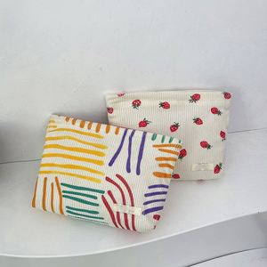 กระเป๋าเครื่องสำอาง SiY145 แบบสั่งทำพิเศษ ผ้ากำมะหยี่ลายหมี พร้อมโลโก้ - Product Image 2