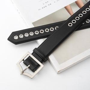 Nuovissimi Design Cinture Larghe in Vera Pelle con Rivetti Traforati e Fibbia Argentata per Donna - Product Image 1