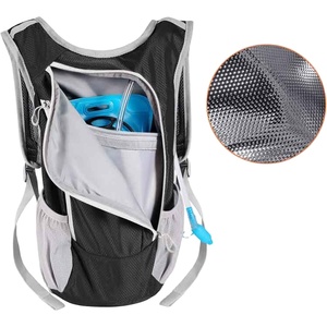 MUESTRA GRATUITA Mochila de Hidratación Ligera con Bolsa de Agua de 2L para Hombres y Mujeres - Product Image 5