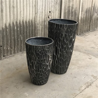 Penjualan Langsung Pabrik Set Pot Bunga Fiberglass Bentuk Peluru Warna Hitam untuk Dekorasi Taman Dalam Ruangan dan Lanskap Luar Ruangan