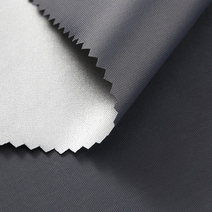 Tissu Oxford enduit d'argent 210D résistant aux UV Tissu tissé de haute qualité <span class=keywords><strong>imperméable</strong></span> pour bâches de <span class=keywords><strong>voiture</strong></span> haut de gamme - Product Image 1