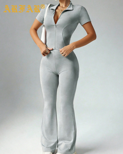 Completo Sportivo Due Pezzi con Stampa Leopardata per Donne, Giacca Yoga Personalizzata a Maniche Corte con Cerniera Dorata e <span class=keywords><strong>Pantaloni</strong></span> a Zampa, Adatto per Ragazze Alte - Product Image 4