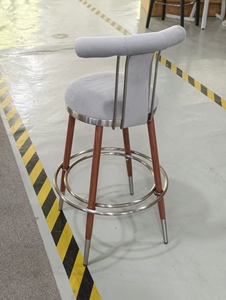 Chaise de bar moderne en velours avec pieds en acier inoxydable et en bois, tabouret de comptoir avec dossier rembourré pour bar à domicile, hôtel - Product Image 3