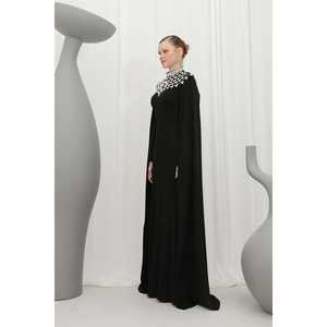 ชุดราตรีสีดำประดับประดาหรูหราสำหรับผู้หญิง คอสูง แขนยาว ทรงเข้ารูป งานแฮนด์เมด สำหรับงานพิธีการ - Product Image 4