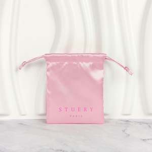 ถุงผ้าซาตินแบบกำหนดเองสำหรับเก็บผมต่อและวิกผม พร้อมริบบิ้นปิดผนึก พิมพ์ลายด้วยสกรีนไหม ใช้เป็นถุงของขวัญ - Product Image 5