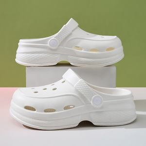 Crocs pour femmes, pantoufles d'été à plateforme, semelle EVA, antidérapantes, pour la plage, 35-40, beige, blanc, noir - Product Image 2