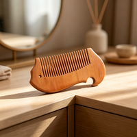 Peigne à cheveux en bois de poirier sculpté à la main, dents lisses et arrondies, antistatique, portable, peigne en bois de poche pour la maison, les voyages et l'entretien quotidien des cheveux