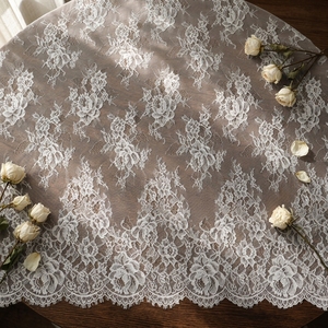 Tela de Encaje Chantilly Francés Erkoumi de 59 Pulgadas, Ecológica, Transpirable, con Patrón Floral y Borde de Pestañas Bordadas, para Decoración del Hogar - Product Image 3