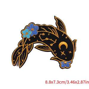 ของตกแต่งเทศกาลผ้าศิลปะสติกเกอร์ติดเสื้อผ้าแบบทำมือแผ่นปักลายปลาสีดำและสีขาวสำหรับใส่หมวกกระเป๋า2ชิ้น - Product Image 3