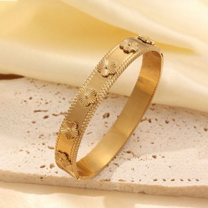 Venta al por mayor de fábrica, transfronteriza, pulsera de lujo para mujer, de acero inoxidable, impermeable, que no se decolora, con diamantes brillantes, chapada en oro de 18K - Product Image 3