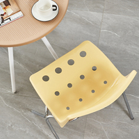 Chaise de jardin pliable et empilable en plastique Haosi pour une utilisation en extérieur, dans la chambre et à l'école