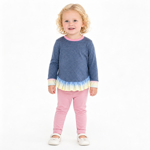 Camiseta de Manga Larga para Niñas Beme OEM de Alta Calidad, Color Azul Jaspeado, Mezclilla Lavada, con Dobladillo con Volantes Degradados y Puños en Contraste - Product Image 4