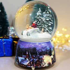 Nouveau Design personnalisé 100mm décorations de noël globe à neige en résine avec lumières de musique - Product Image 1