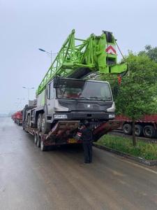 Grue sur camion Zoomlion ZTC500H d'occasion, capacité de levage 50 tonnes, grue mobile robuste avec pompe, moteur et vanne pour la construction - Product Image 4