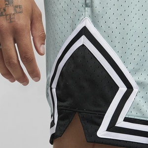 Pantalones Cortos de Baloncesto Lisos con Bloques de Color, Transpirables, Refrescantes y Ligeros - Product Image 4