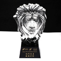Trophée en cristal tête de lion de conception la plus récente, trophée lion 3D, récompense pour les cadeaux de coopération commerciale