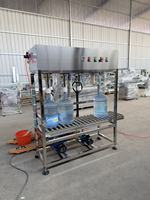 Machine de remplissage d'eau en bouteille semi-automatique pneumatique de petite taille pour bouteilles de 3 et 5 gallons, station de remplissage d'eau potable, vente en gros d'usine