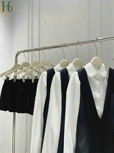 ชุดเซ็ตเสื้อเชิ้ตสีพื้นผ้าทอปกปีเตอร์แพนสีน้ำเงินสำหรับผู้หญิง แต่งขอบสีขาว กางเกงขาสั้นทรงปกติ ผลิตในเวียดนาม - Product Image 5