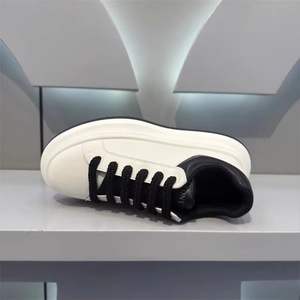 Zapatillas deportivas personalizadas de corte bajo para hombre y mujer, antideslizantes, de suela plana, ligeras, transpirables, modernas, de lona, para correr y caminar. - Product Image 5