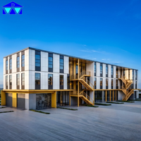 Bâtiment hôtelier préfabriqué multi-étages en structure acier certifiée pour l'intégrité structurelle, idéal pour les hôtels urbains