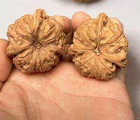 Jouet anti-stress poli à la main en bois de noyer naturel, forme lingot à trois rainures, cœur solide haute densité, grain rayé naturel