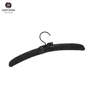 Perchas personalizadas de madera maciza para hotel de lujo, uso de invitados masculinos negros para ropa, armario y baño - Product Image 6