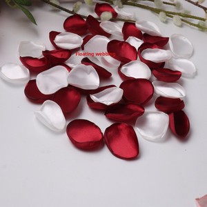 Petali di Rosa Artificiali in Tessuto Fatti a Mano con Bordo Lavorato al Laser e Finitura Opaca per Accessori Fotografici Matrimoniali - Product Image 2