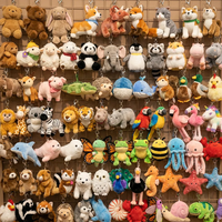 En gros, adorables animaux en peluche (lapin, tigre, singe), jouets porte-clés en peluche et mini-poupées pour distributeurs automatiques à griffes