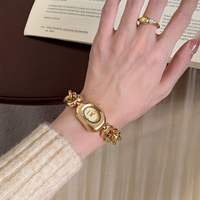 NAIDU 719 Montre Vintage Tendance pour Femme, Bracelet Bijou Mignon pour Étudiante, Montres Cool pour Femme au Design Original