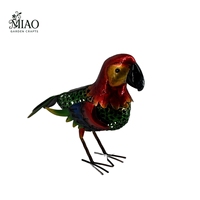 Ornement de jardin en fer peint à la main, perroquet rouge et vert, oiseaux en métal pour la décoration du jardin avec accent peint lumineux