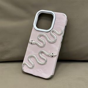 Custodia per cellulare di lusso 3D con serpente dorato per <span class=keywords><strong>iPhone</strong></span> 15 14 13 12 16 <span class=keywords><strong>Pro</strong></span> <span class=keywords><strong>Max</strong></span> <span class=keywords><strong>11</strong></span>, <span class=keywords><strong>cover</strong></span> posteriore morbida nera e <span class=keywords><strong>rossa</strong></span> con placcatura opaca - Product Image 5