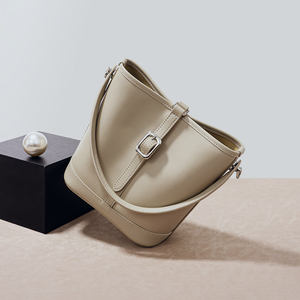 Nuevo bolso de hombro de cuero de alta gama estilo retro, bolso de mano para mujer, bolso tipo cubo a la moda - Product Image 2