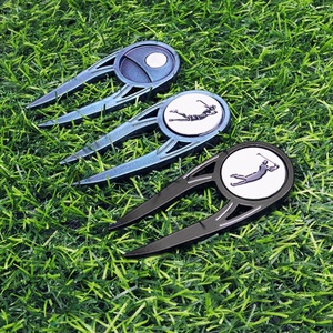 Kit de marqueurs de golf 4-en-1 respirant avec marqueur de distance, marqueur de pente, marqueur numérique et marqueur de tee, pour marqueurs de terrain 3D Champagne Towels Id Buckle Yardage Slope Into, marqueur de tee Norway cat et outil de marquage de terre, vente en gros - Product Image 3