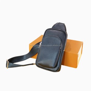 Sac bandoulière en cuir de luxe pour homme, sac de poitrine de créateur pour hommes - Product Image 5