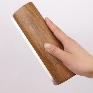 Groothandel Paarden Grooming Borstel Schrapers Houten Handvat Shedding Borstels Pijnloos Verwijderen Paardensport 20Cm Schoonmaak Gereedschap Benodigdheden - Product Image 3