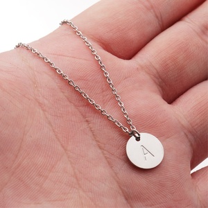 Collana con Ciondolo a Lettera Personalizzata in Acciaio Inossidabile con Catena a Maglie per Coppie <span class=keywords><strong>e</strong></span> Migliori Amici - Offerta Speciale - Product Image 3
