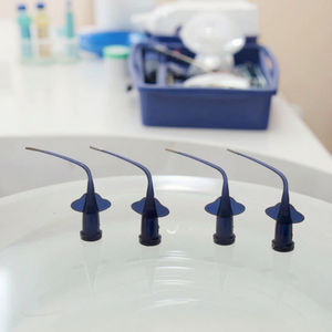 Cartuccia per siringa con punta dentaria monouso in plastica per pulizia e riempimento dei denti - Product Image 1