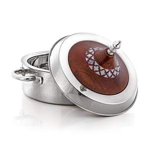 Casserole en bois avec couvercle en métal poli argenté servant des casseroles de buffet d'inspiration culturelle du Moyen-Orient - Product Image 1