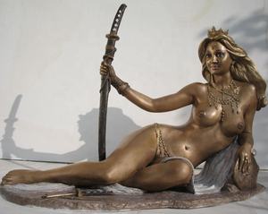 Estatuas desnudas femeninas sexys de diseño personalizado en bronce, latón hermosa escultura de guerrera femenina desnuda arte Metal artesanías de tamaño real - Product Image 1