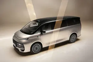 2026 Galaxy V900 Golden Glow Edición Limitada PHEV SUV de Lujo Coleccionable - Product Image 3