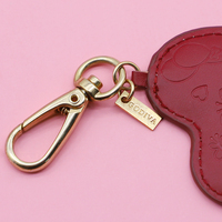 Miroir de poche compact portable en cuir PU en forme de cœur rouge avec logo personnalisé et porte-clés